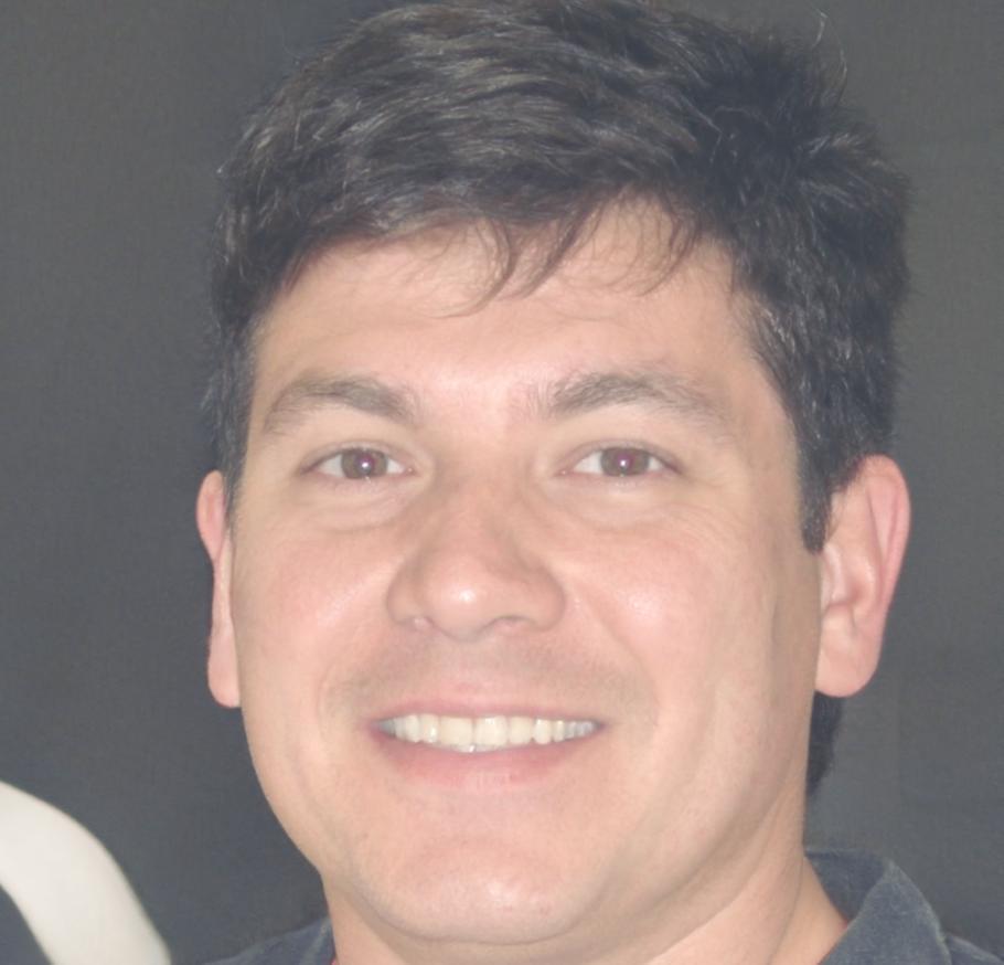 Gerben Maenhout, course developer reviewing educational materials with colleagues